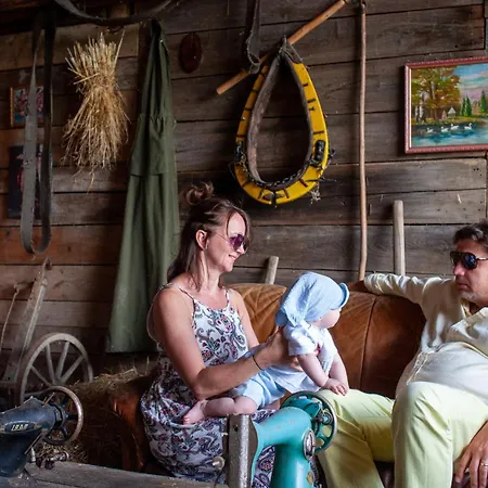 Urocze Gospodarstwo Z Konmi Kominkiem I Stajnia Molikowka Hébergement de vacances